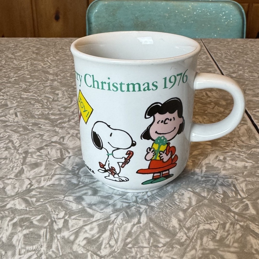 1976 Peanuts Coffee Mug Snoopy Charlie Brown Lucy Merry Christmas Cup